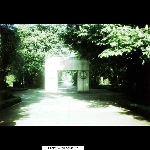 brancusi poarta sarutului complexul brancusi (tg. jiu)